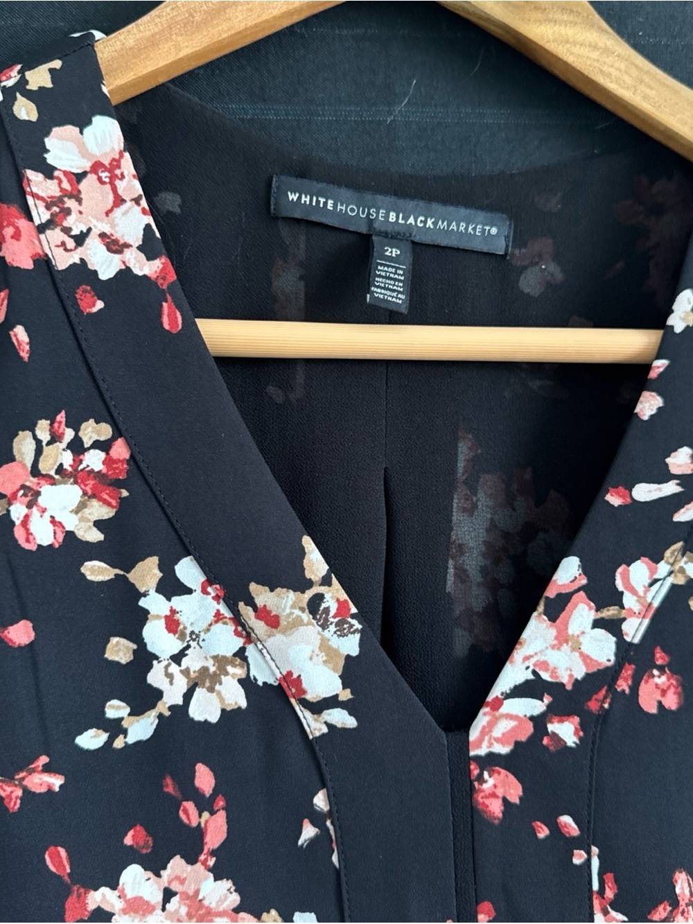 White House Black Market Sleeveless Floral V Neck Top Tank Shirt Petite 2 P - Picture 5 of 10